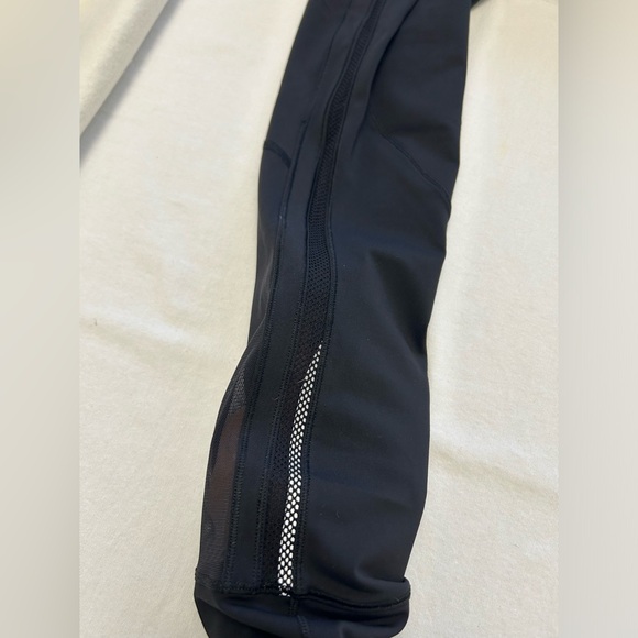 Lululemon Cropped Running Leggings - Size 6 - Picture 5 of 13